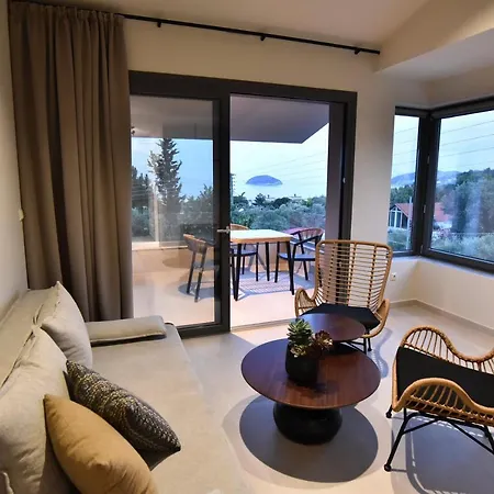 Welcome * Palaiontsiflikion